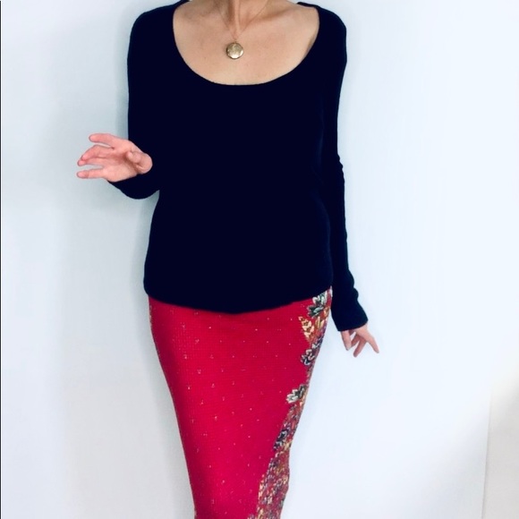 SO SOFT Gorgeous Fitted Bell Shape Black Sweater w/LOVELY xtra long  sleeves - Picture 2 of 6